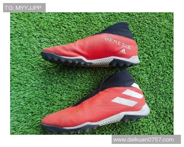 小学生足球运动的乐趣与选择合适足球鞋的重要性探讨